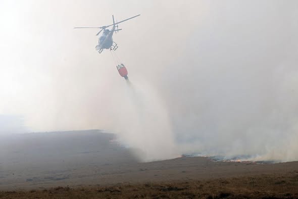 Massive Moorland Wildfire Near Snake Pass Sends Smoke Across Peak District and Greater Manchester